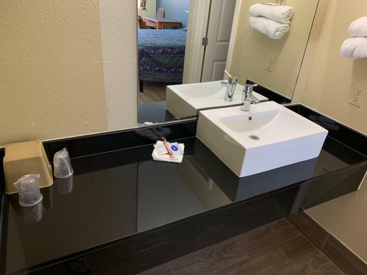 Guest Inn And Suites 휴스턴 객실 사진
